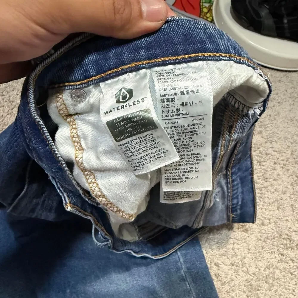 Levi-s Men's Blue and Navy Jeans